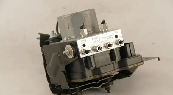 Nissan X-Trail T32 ABS Pump 476607FV8A