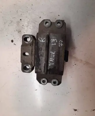 Volkswagen Touran I Engine mount bracket 1K0199555