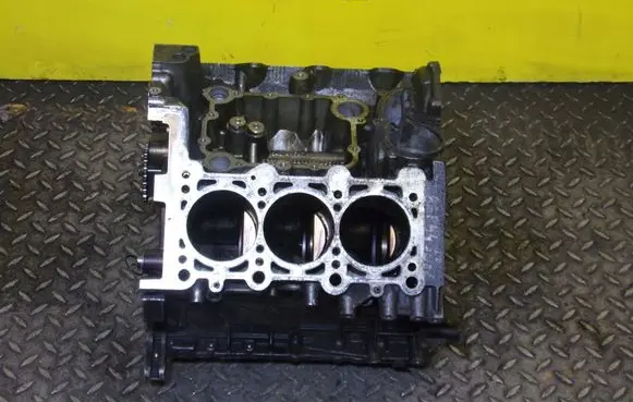 Audi A4 S4 B7 8E 8H Engine block AUK