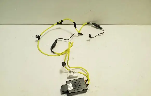 Volkswagen Golf Plus Aerial antenna amplifier 5M0035570B 5M0972175