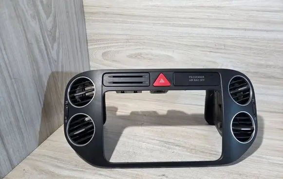Volkswagen Golf Plus Dash center air vent grill 5M0819061