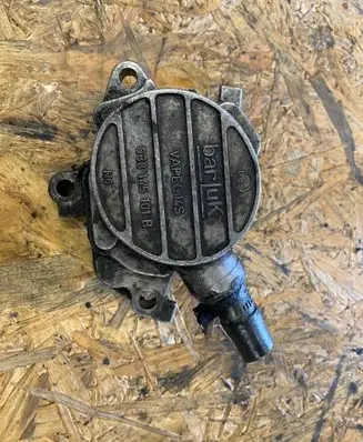 Audi A3 S3 8L Vacuum pump 038145101B