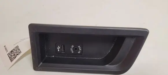 BMW 3 F30 F35 F31 AUX in-socket connector 105026813 51169207358 58450710