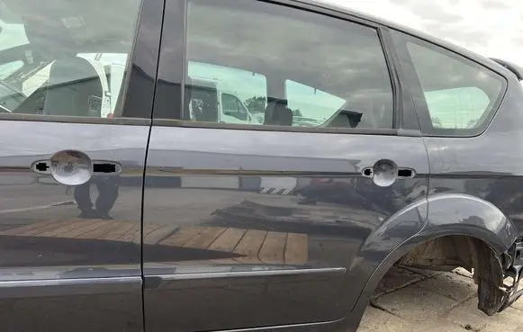 Rear door