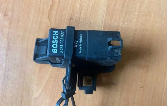 Volvo V50 Glow plug pre-heat relay 30751798 0281003037