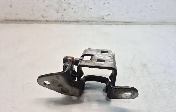 Dodge Nitro Rear door lower hinge