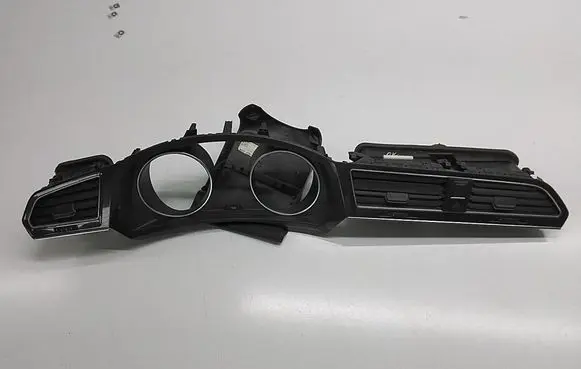 Volkswagen Tiguan Panel trim 5NN858560