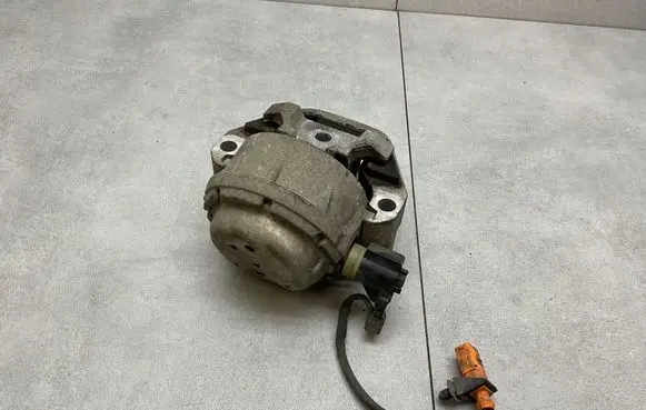 Audi A7 S7 4G Engine mount bracket
