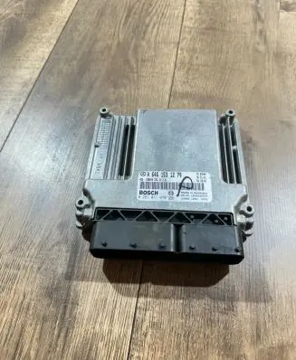 Mercedes-Benz E W211 Engine control unit/module A6461531279 1039S00564 0281011070