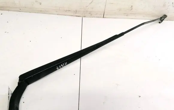 Peugeot 207 Front wiper blade arm