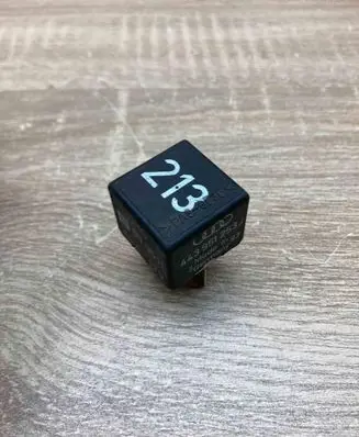 Volkswagen PASSAT B5 Other relay 443951253J 899511 213