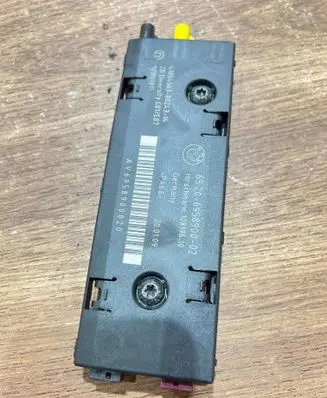 BMW 1 E81 E87 Aerial antenna amplifier 6958900 200109 10819610