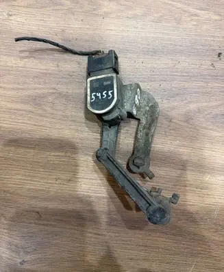 Headlight/headlamp level sensor
