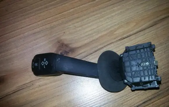 BMW 5 E39 Indicator stalk 8352172