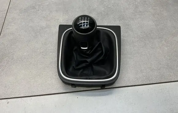 Volkswagen Scirocco Gear lever shifter trim leather/knob 5K0711113R