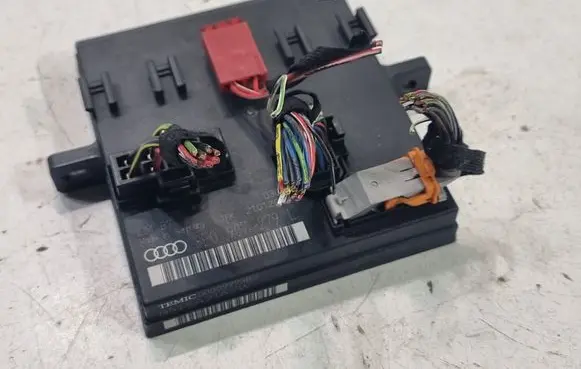 Audi A4 S4 B7 8E 8H Comfort/convenience module 8E0907279L