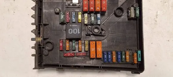 Volkswagen Touran I Fuse module 1K0937804E 1T1937535K 0639402134