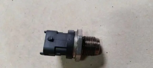 Fuel pressure sensor
