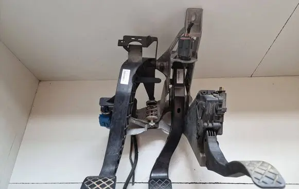 Audi A6 S6 C6 4F Pedal assembly 4F1721117A