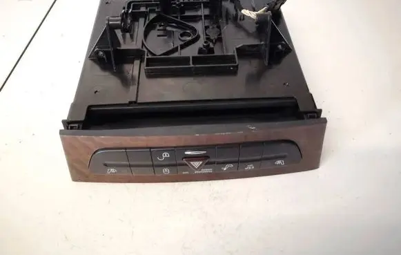 Mercedes-Benz E W211 Hazard light switch a2116800552