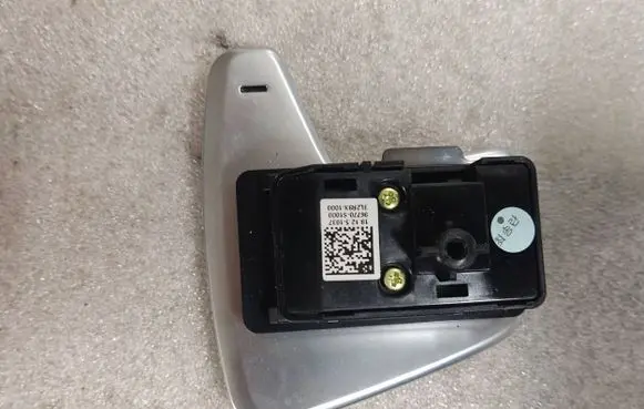 Steering wheel buttons/switches