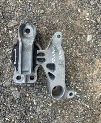 Renault Captur II Engine mount bracket 112520745R