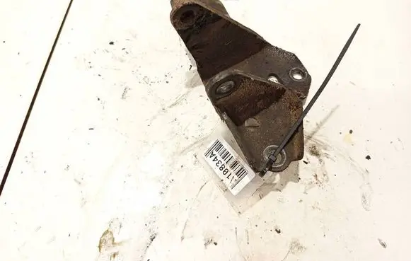 Toyota Avensis T250 Engine mounting bracket