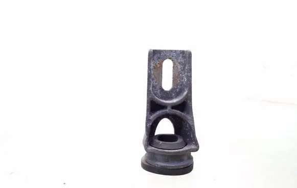 Radiator mount bracket