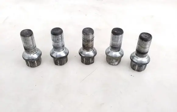 Volkswagen Golf VIII Nuts/bolts 