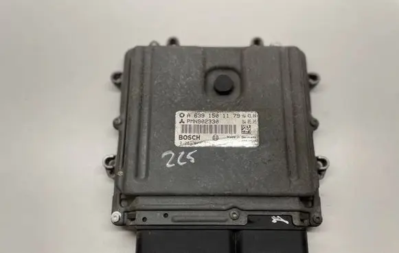 Smart ForFour I Engine control unit/module A6391501179 PMN902330 0281012393