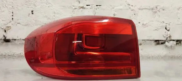 Volkswagen Tiguan Rear/tail lights 5n0945095q