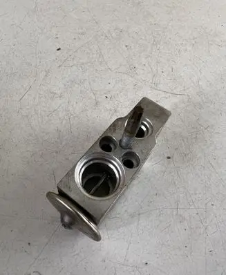 Dodge Nitro Air conditioning (A/C) expansion valve 