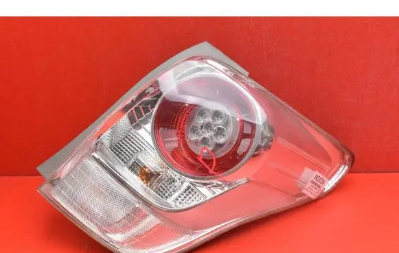 Toyota Avensis Verso Rear/tail lights 81550-0F090-00