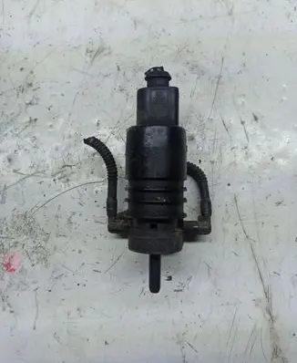 Volkswagen Golf IV Windscreen/windshield washer pump