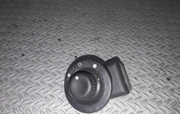 Renault Laguna II Wing mirror switch 8200002442A