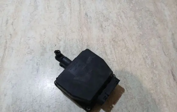 Volkswagen Touran I Turbo solenoid valve 6Q0906625