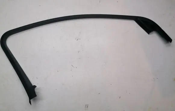 Volkswagen Phaeton Front door glass trim molding 3D0867587