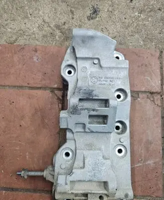 BMW 5 F10 F11 Generator/alternator bracket 8506863 174786