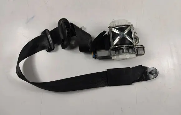 Peugeot 3008 I Front seatbelt 34071116F