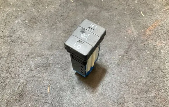 Toyota Auris E180 Seat heating switch 191698