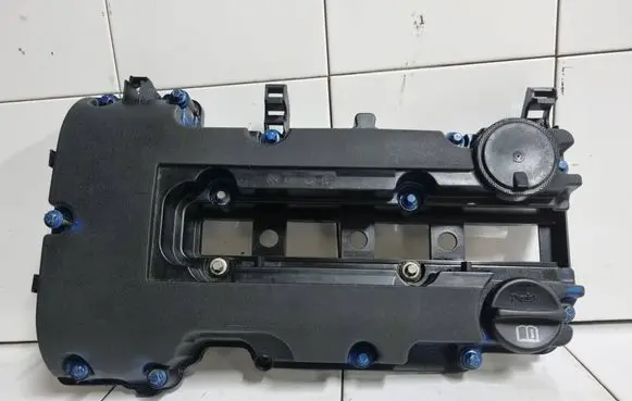 Opel Astra J Rocker cam cover 55561426