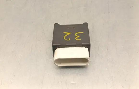 Volvo XC40 Fuel injection pump control unit/module 32203752