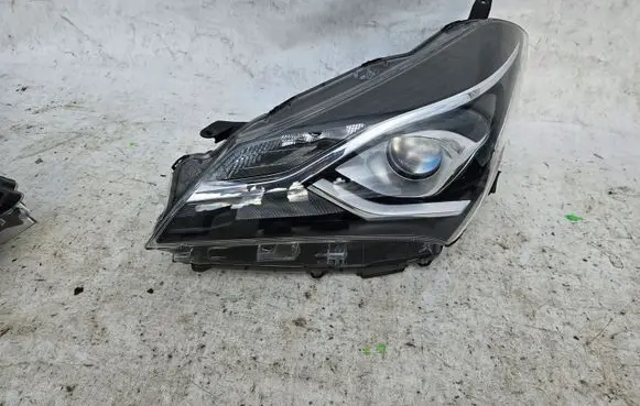 Toyota Yaris Headlight/headlamp