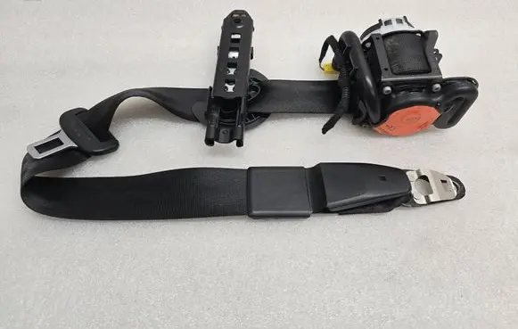 Porsche Macan (95B) Front seatbelt 3063559