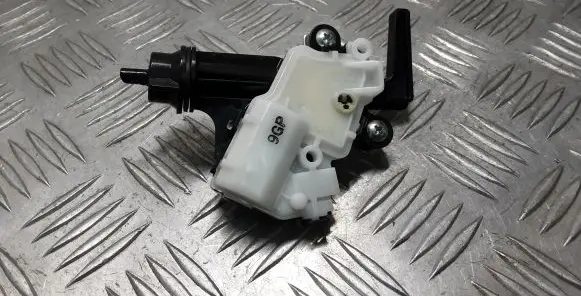 Fuel tank cap lock