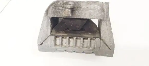 Volkswagen PASSAT B6 Engine mount bracket 1K0199262