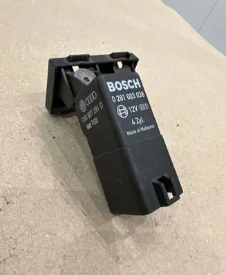 Volkswagen PASSAT B6 Glow plug pre-heat relay 0281003038 038907281D