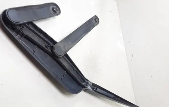 Nissan Almera Tino Front wiper blade arm