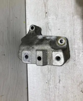 Volkswagen Beetle A5 Engine mounting bracket 1K0199117CF