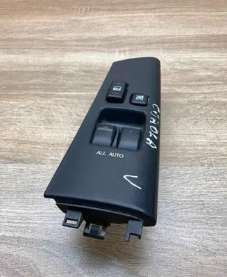Toyota Avensis Verso Electric window control switch 8404012020